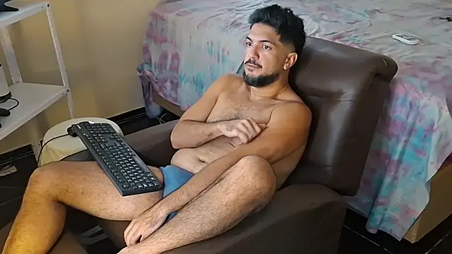 Snapshot of LUH133 chatting on 12-05-25, 05:42 LUH133 online show from 12-05-25, 05:42