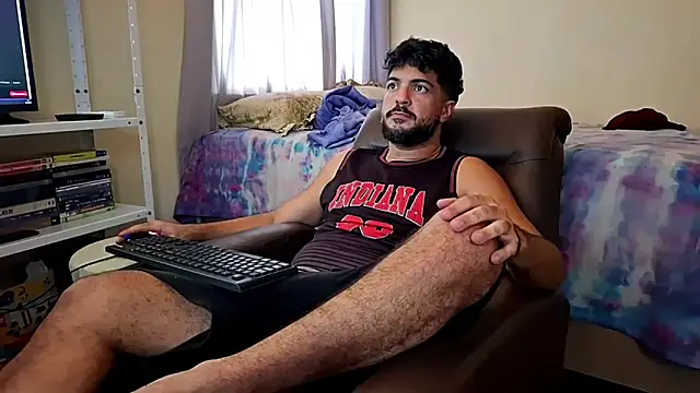 Snapshot of LUH133 chatting on 01-06-26, 04:32 LUH133 online show from 01-06-26, 04:32