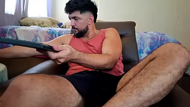 Snapshot of LUH133 chatting on 01-12-26, 03:17 LUH133 online show from 01-12-26, 03:17