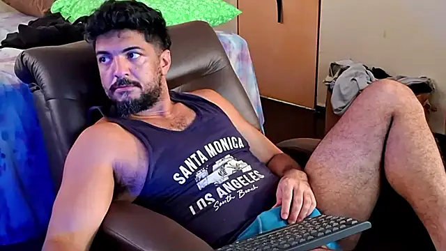 Snapshot of LUH133 chatting on 02-04-26, 04:46 LUH133 online show from 02-04-26, 04:46