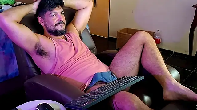 Snapshot of LUH133 chatting on 02-05-26, 04:44 LUH133 online show from 02-05-26, 04:44