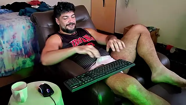 Snapshot of LUH133 chatting on 02-08-26, 06:11 LUH133 online show from 02-08-26, 06:11