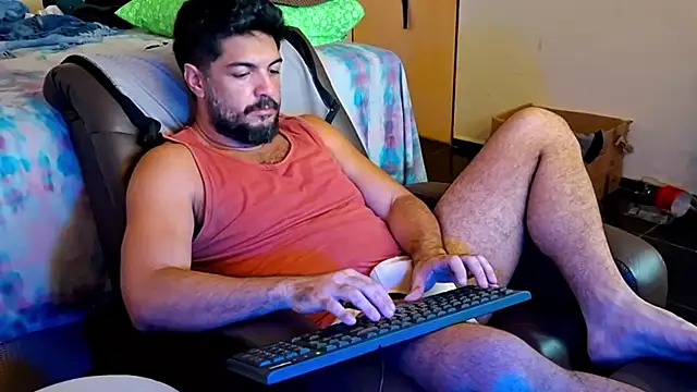 Snapshot of LUH133 chatting on 02-09-26, 04:11 LUH133 online show from 02-09-26, 04:11