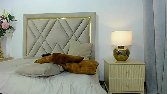 Snapshot of emily_queen2 chatting on 01-15-26, 07:28 emily queen2 online show from 01-15-26, 07:28