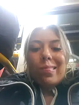 Snapshot of Sweel_Leyva18 chatting on 01-12-25, 01:53 Sweel Leyva18 online show from 01-12-25, 01:53