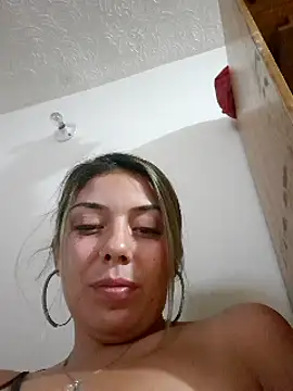 Snapshot of Sweel_Leyva18 chatting on 01-24-25, 04:48 Sweel Leyva18 online show from 01-24-25, 04:48