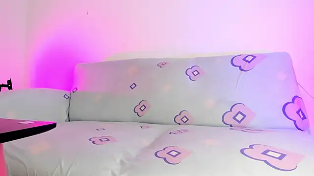 Snapshot of LoveBirds__1 chatting on 03-20-25, 07:57 LoveBirds  1 online show from 03-20-25, 07:57