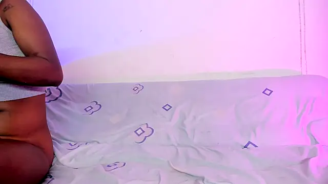 Snapshot of LoveBirds__1 chatting on 10-12-25, 09:03 LoveBirds  1 online show from 10-12-25, 09:03