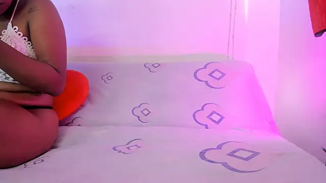 Snapshot of LoveBirds__1 chatting on 10-14-25, 08:20 LoveBirds  1 online show from 10-14-25, 08:20