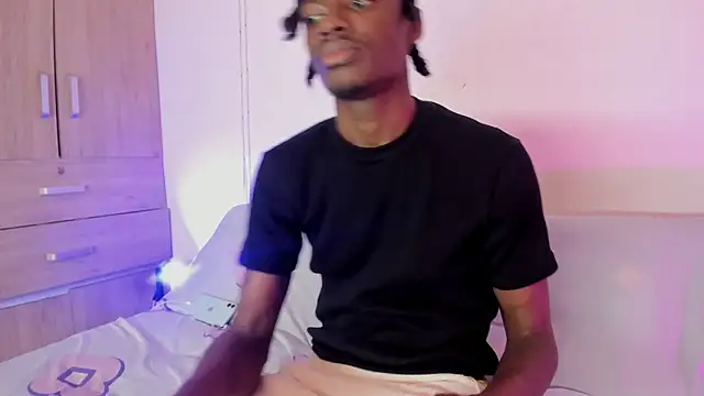 Snapshot of LoveBirds__1 chatting on 11-13-25, 10:41 LoveBirds 1 online show from 11-13-25, 10:41