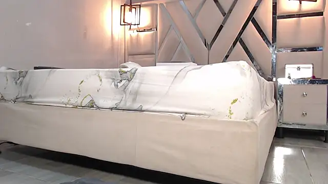 Luna Florez online show from 01-14-25, 11:16