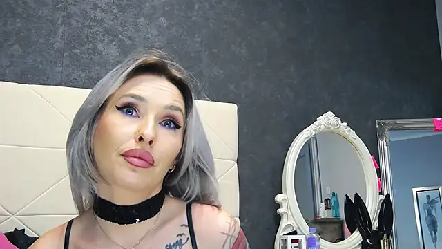 IssaSmith online show from 02-19-25, 12:44