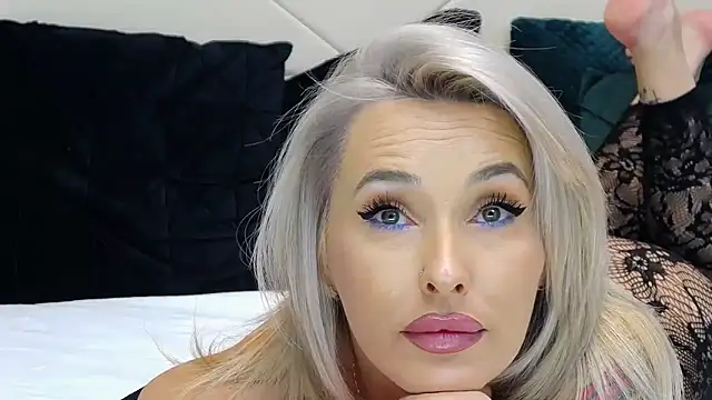 IssaSmith online show from 01-05-26, 05:49