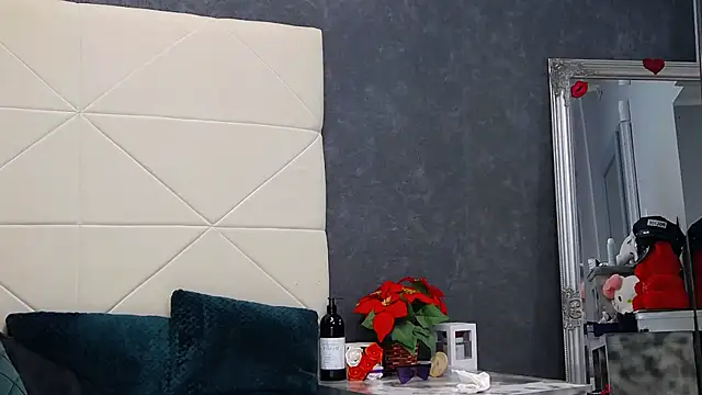 IssaSmith online show from 06-27-26, 12:22