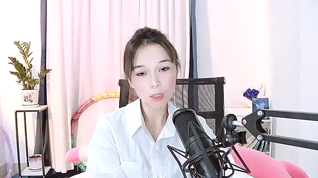 Snapshot of Amity-ox chatting on 01-17-25, 01:46 Amity-ox online show from 01-17-25, 01:46