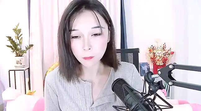 Snapshot of Amity-ox chatting on 01-25-25, 10:19 Amity-ox online show from 01-25-25, 10:19