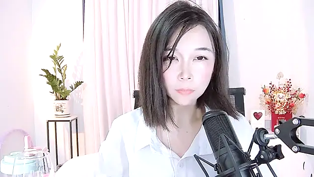 Snapshot of Amity-ox chatting on 02-13-25, 11:28 Amity-ox online show from 02-13-25, 11:28