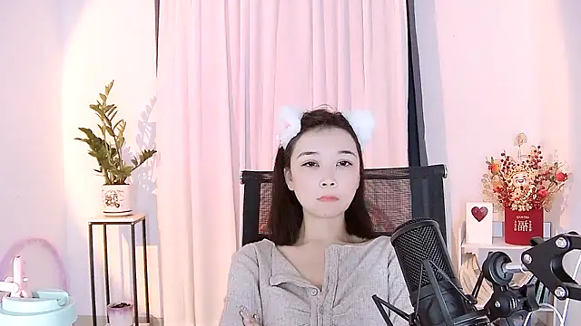 Snapshot of Amity-ox chatting on 02-14-25, 03:36 Amity-ox online show from 02-14-25, 03:36
