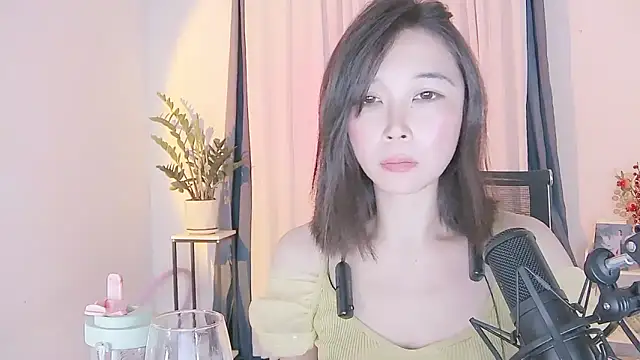 Snapshot of Amity-ox chatting on 03-16-25, 07:37 Amity-ox online show from 03-16-25, 07:37