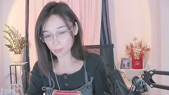 Snapshot of Amity-ox chatting on 03-16-25, 01:49 Amity-ox online show from 03-16-25, 01:49