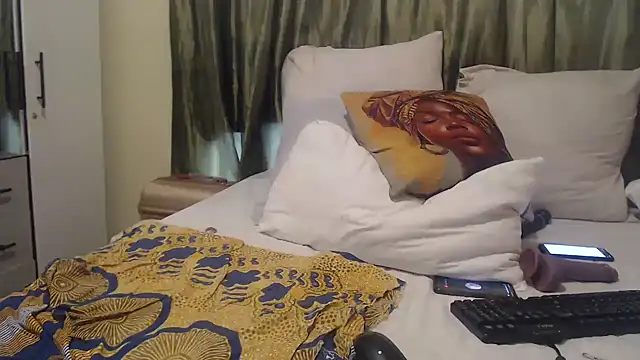 Foxybrownxx1 online show from 09-28-25, 07:14