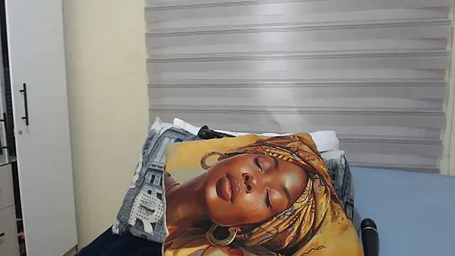 Foxybrownxx1 online show from 04-29-26, 05:30