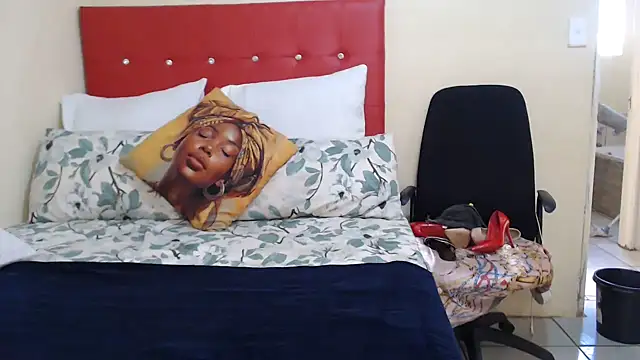 Foxybrownxx1 online show from 07-31-26, 06:57
