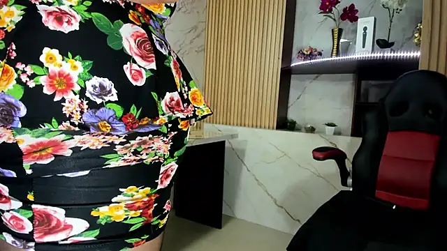 Snapshot of MirandaRossi chatting on 02-12-26, 02:50 MirandaRossi online show from 02-12-26, 02:50