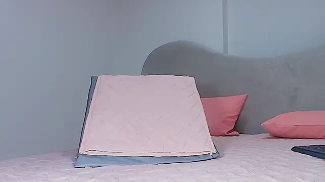 kira mz online show from 11-15-25, 12:02