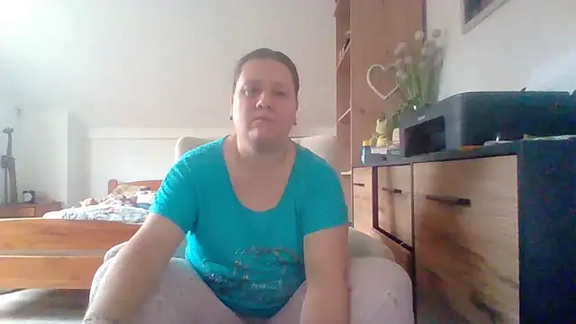 Snapshot of ReifeVenna chatting on 10-17-25, 10:29 ReifeVenna online show from 10-17-25, 10:29