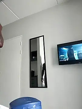 Chocolate factory man online show from 02-02-25, 07:30