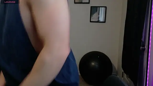 Snapshot of Thekodyy chatting on 11-12-25, 02:06 Thekodyy online show from 11-12-25, 02:06