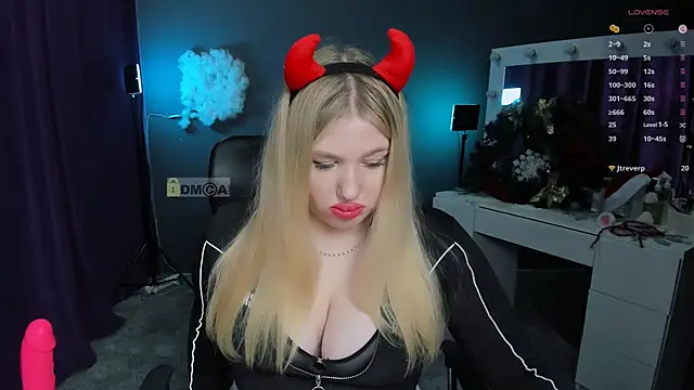 Snapshot of juli_kisss chatting on 01-14-25, 10:34 juli kisss online show from 01-14-25, 10:34