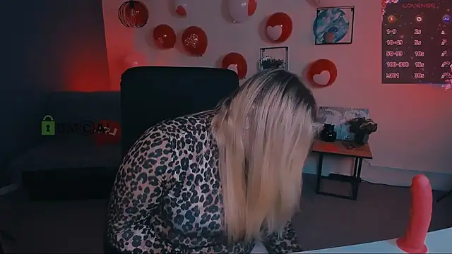 Snapshot of juli_kisss chatting on 02-21-25, 12:39 juli kisss online show from 02-21-25, 12:39