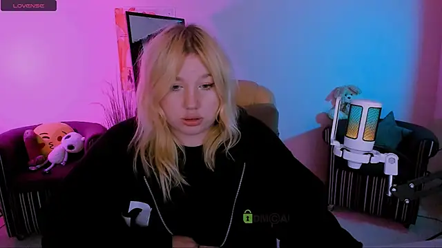 Snapshot of juli_kisss chatting on 10-14-25, 11:49 juli kisss online show from 10-14-25, 11:49