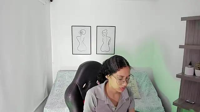 MAILYLOVE1 online show from 12-14-24, 12:44