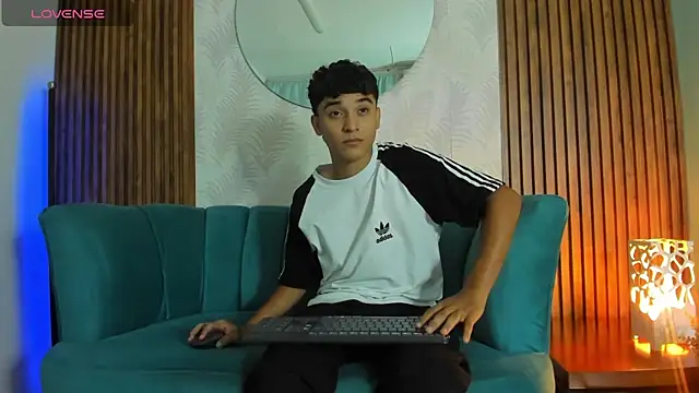 Snapshot of Austin_Cardieff chatting on 01-11-25, 01:27 Austin Cardieff online show from 01-11-25, 01:27