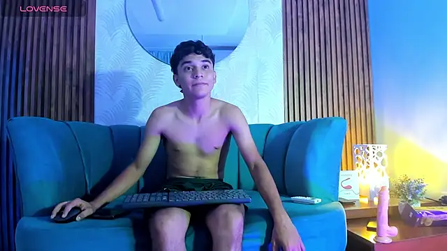 Snapshot of Austin_Cardieff chatting on 01-12-25, 12:44 Austin Cardieff online show from 01-12-25, 12:44