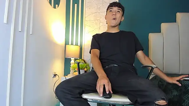 Snapshot of Austin_Cardieff chatting on 02-06-25, 07:40 Austin Cardieff online show from 02-06-25, 07:40