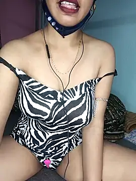 Snapshot of wild_bong_queen chatting on 12-23-24, 02:28 wild bong queen online show from 12-23-24, 02:28