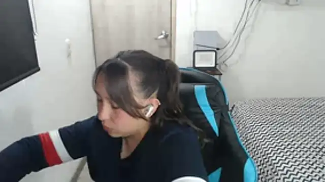 Skarlet Adams28 online show from 12-04-25, 06:16