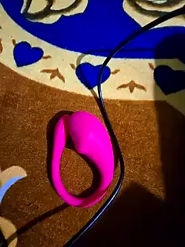 Snapshot of hotbaby_5 chatting on 01-06-25, 05:52 hotbaby 5 online show from 01-06-25, 05:52