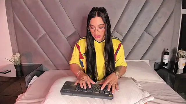 nataliee foster online show from 06-23-26, 10:35