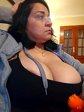 Snapshot of paulinaDiaz1 chatting on 11-06-25, 02:29 paulinaDiaz1 online show from 11-06-25, 02:29