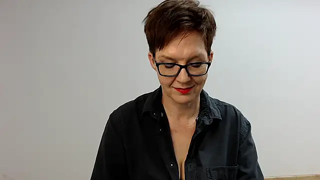 Snapshot of Sofie69Velvet chatting on 03-15-25, 08:48 Sofie69Velvet online show from 03-15-25, 08:48