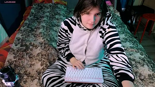 Ruyjin Choi online show from 01-06-25, 02:36