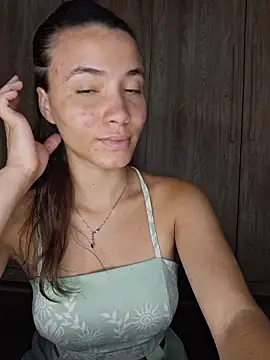 HelenHoltz online show from 12-17-25, 02:23