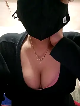 Snapshot of Avantika19 chatting on 02-20-25, 07:12 Avantika19 online show from 02-20-25, 07:12