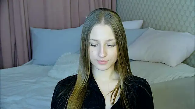 Snapshot of BritneyCruze chatting on 02-13-25, 11:50 BritneyCruze online show from 02-13-25, 11:50