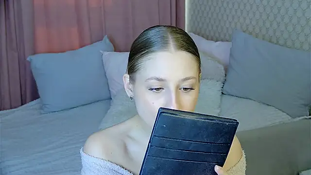 Snapshot of BritneyCruze chatting on 02-17-25, 09:03 BritneyCruze online show from 02-17-25, 09:03